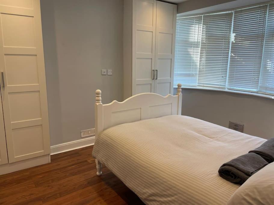 Entire Ground Floor Apartment In Watford ワトフォード エクステリア 写真