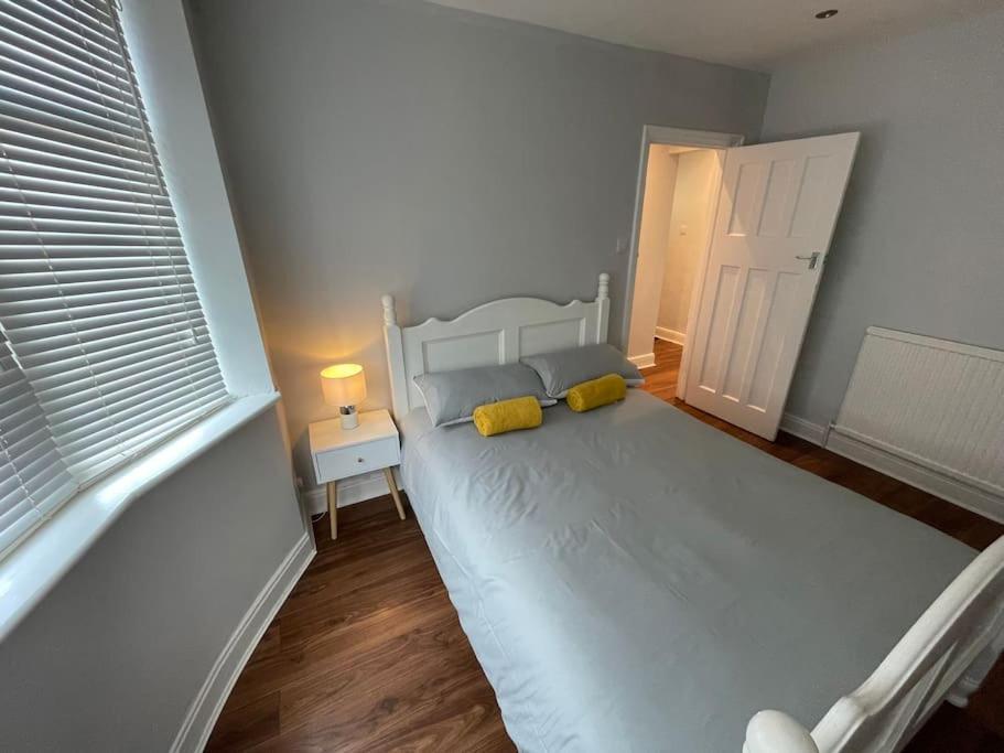 Entire Ground Floor Apartment In Watford ワトフォード エクステリア 写真