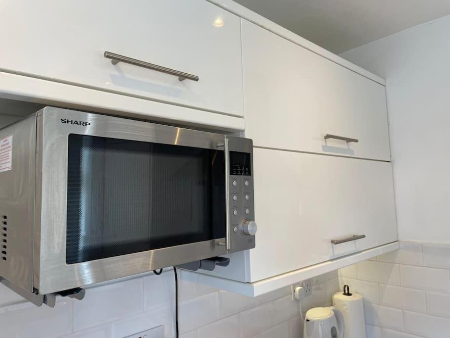 Entire Ground Floor Apartment In Watford ワトフォード エクステリア 写真