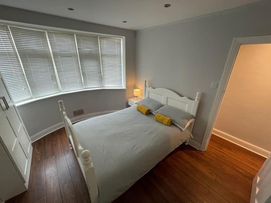 Entire Ground Floor Apartment In Watford ワトフォード エクステリア 写真